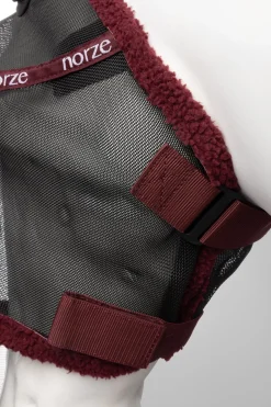 ausgestellte Fliegenmaske