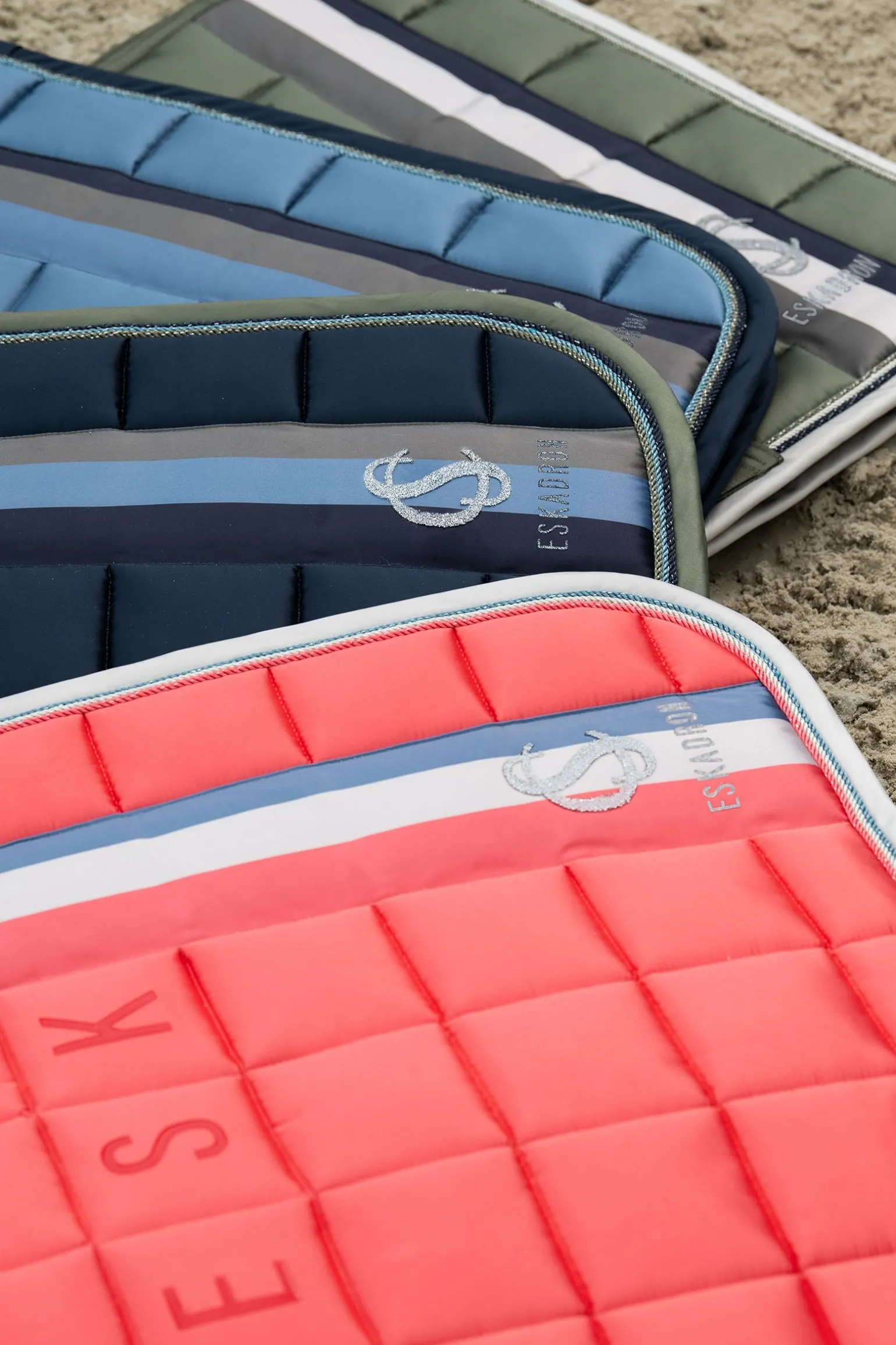 Classic Sports SS25 Big Square Mattgloss Dressurschabracke