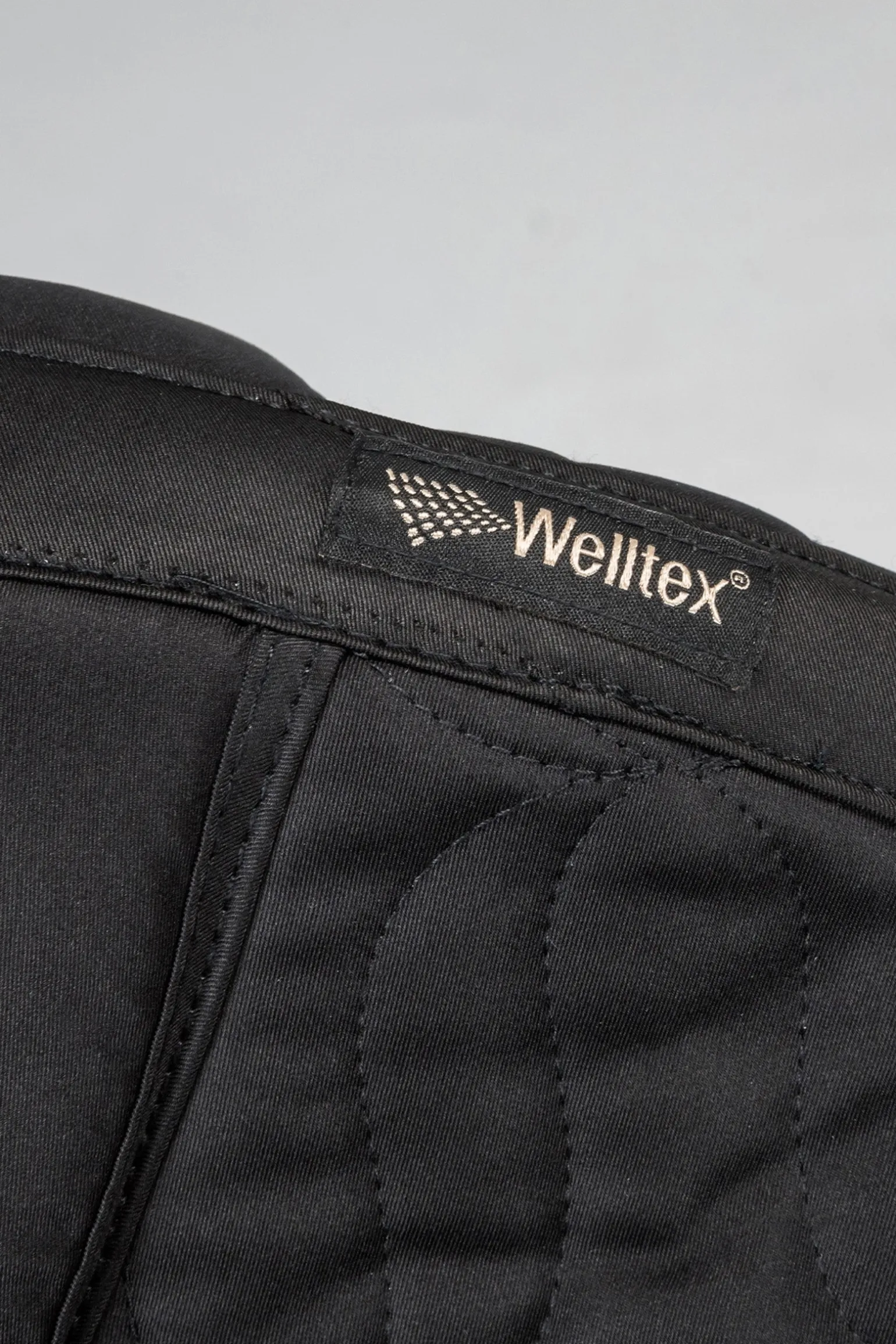 Deep Nights Dressurschabracke