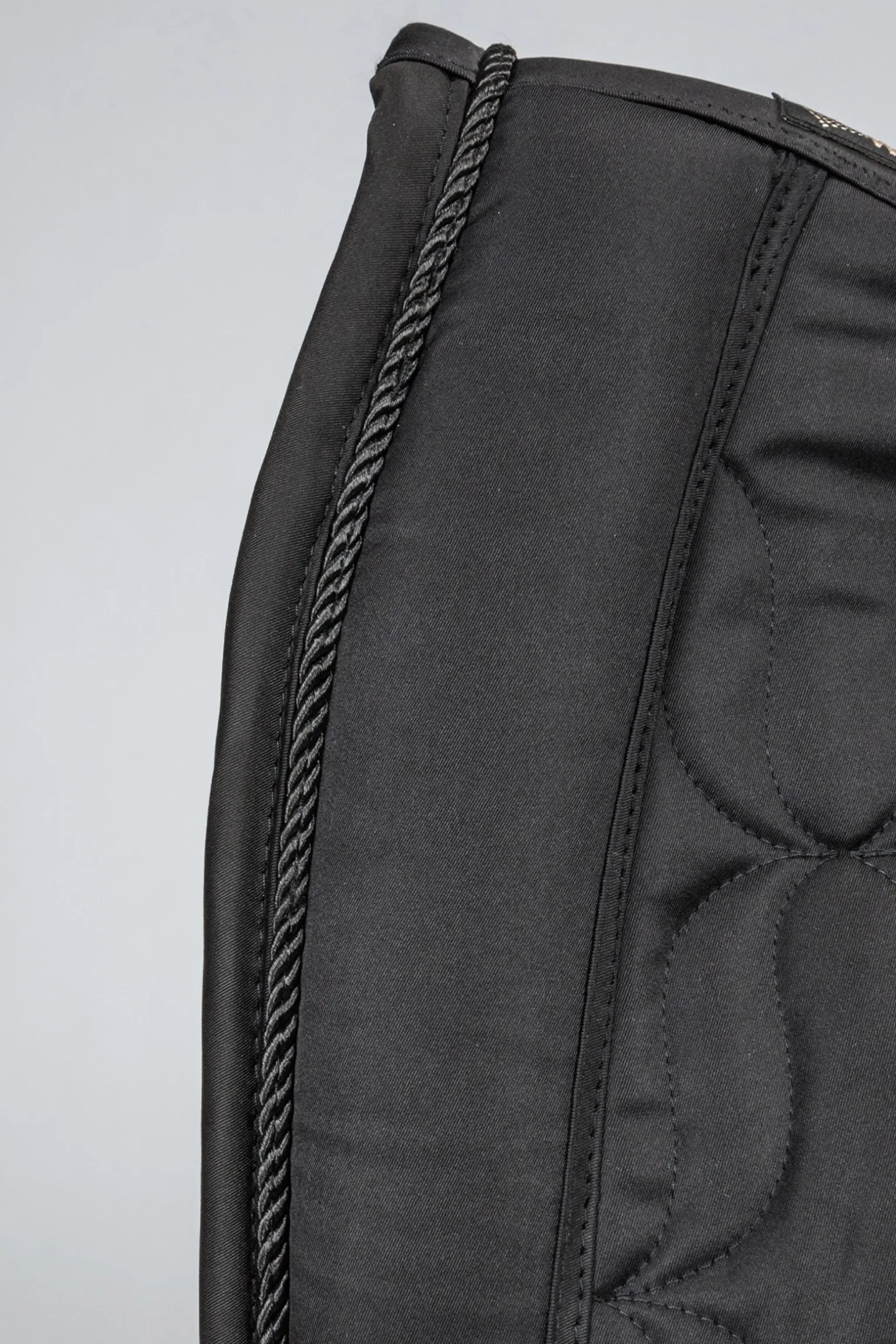 Deep Nights Dressurschabracke