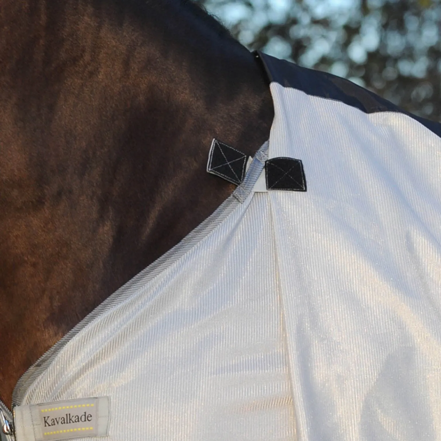 Fliegendecke mit abnehmbarem Halsteil