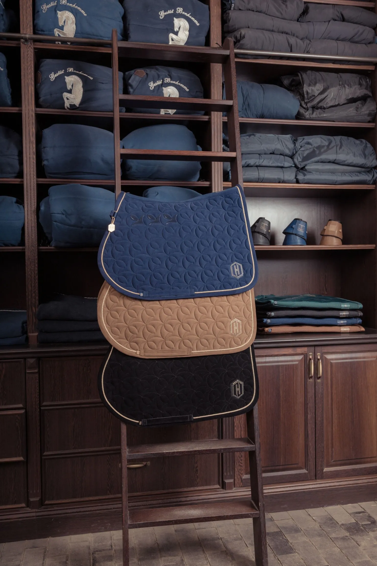 Heritage AW24 Velour Emblem Vielseitigkeitsschabracke