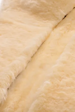 Lammfell-Satteldecke mit Innentaschen