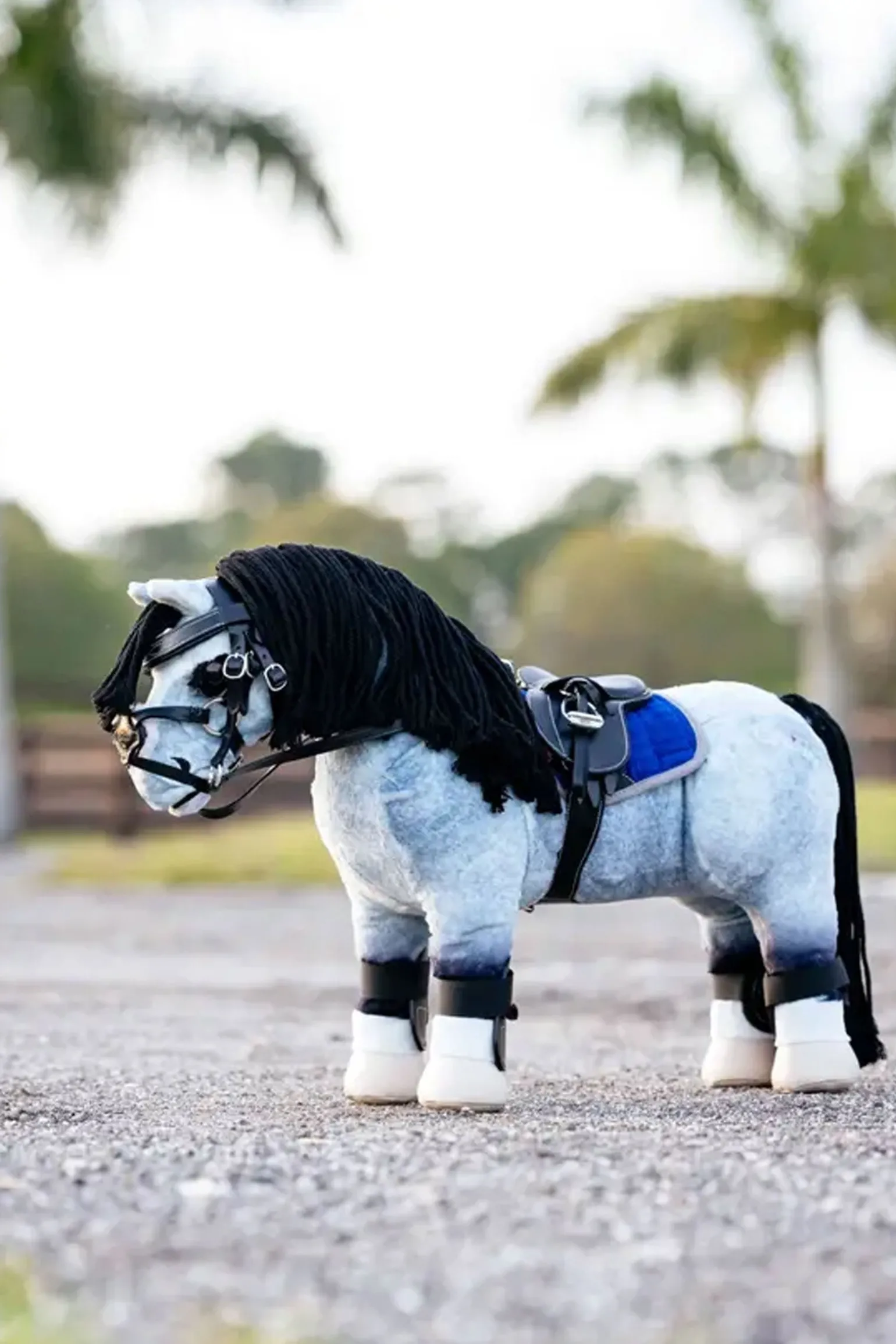 Springsattel & Stollenschutzgurt für Spielzeugpony